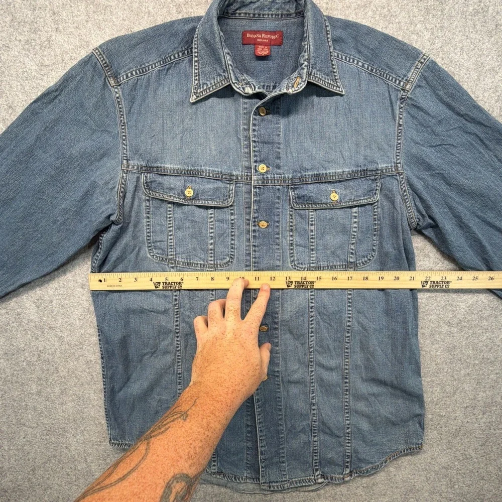 Vintage Banana Republic Men's Button Up Denim Shirt Size Medium Western 90s